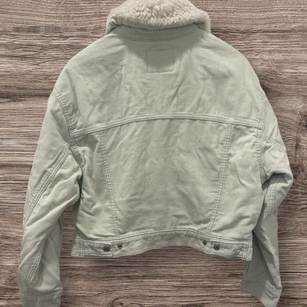 LEVI'S Women's Corduroy Sherpa Baby Baggy Trucker Jacket - Picture 4 of 5